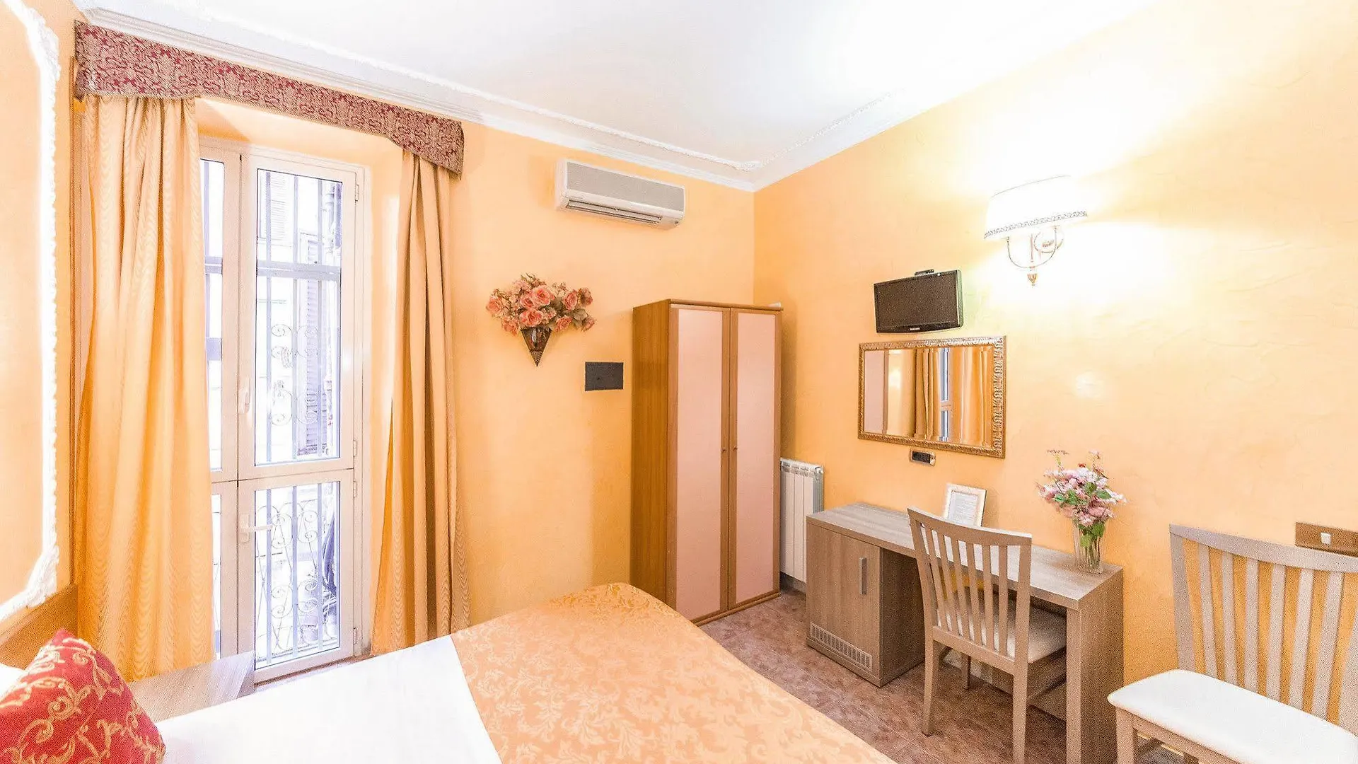 Downtown Accommodation Рим 2*,  Италия