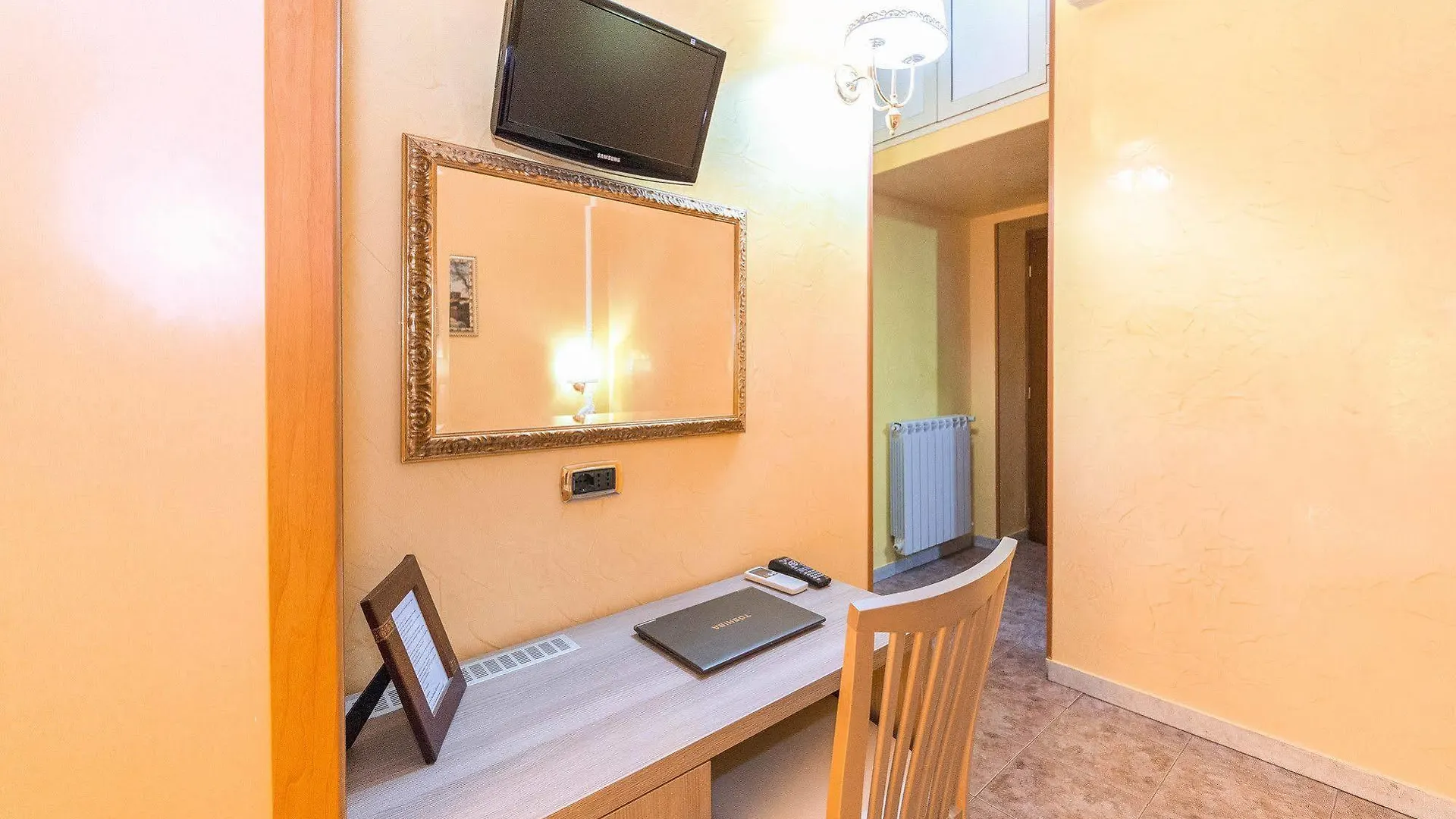 Downtown Accommodation Рим Гостевой дом